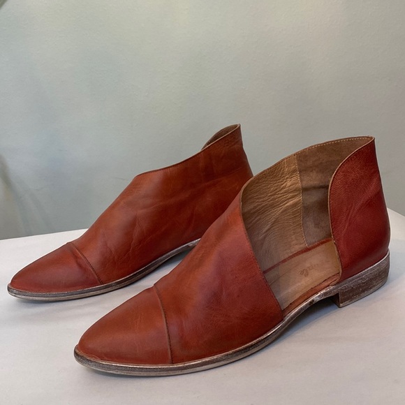 Free People Royale Flat in Whiskey **FITS LIKE 37/6.5*** but listed as size 39/9 - Picture 2 of 12